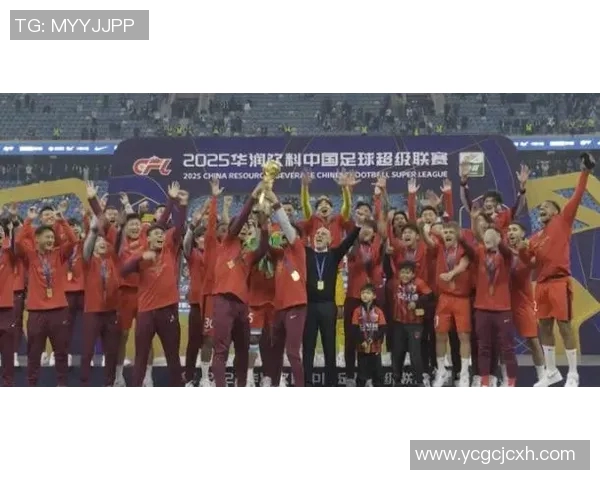 上海海港奥斯卡荣膺亚洲足球俱乐部最佳奖项展现中国足球新风貌 上海海港奥斯卡荣膺亚洲足球俱乐部最佳奖项展现中国足球新风貌